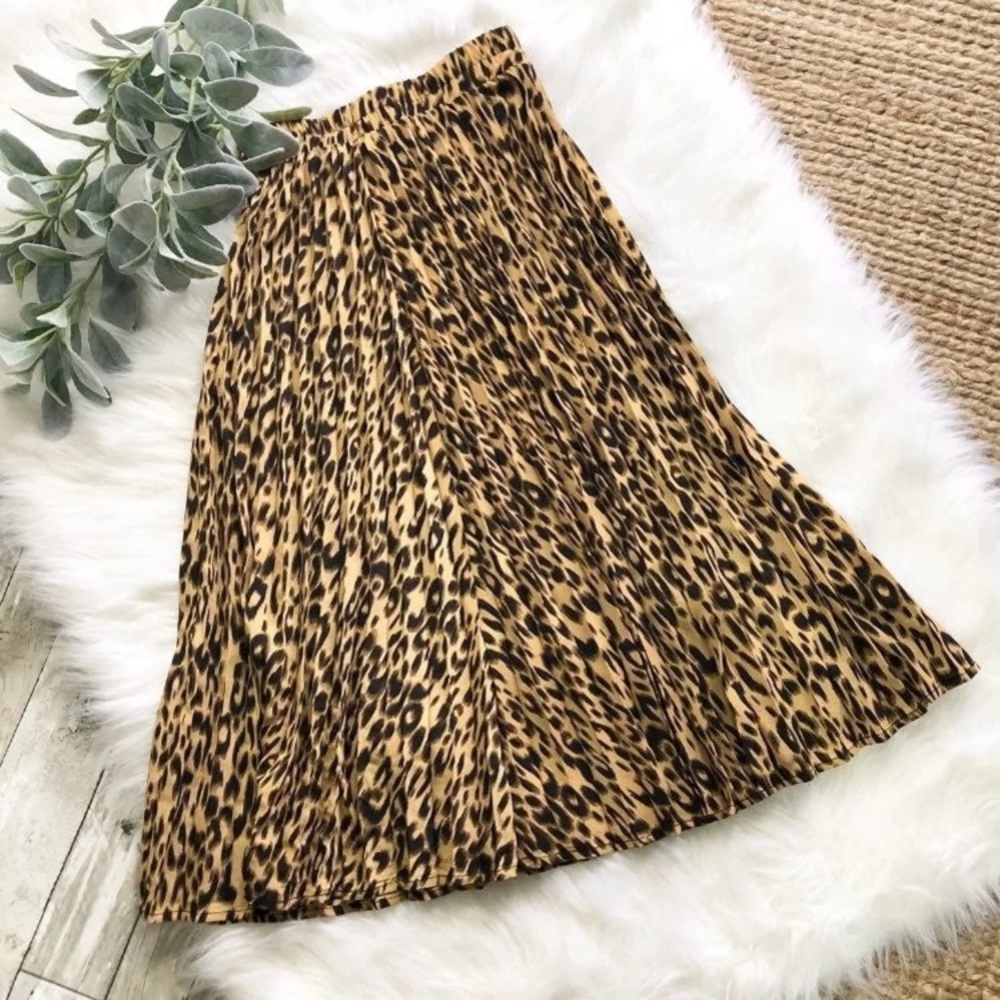 Pleated Leopard Print Midi Skirt